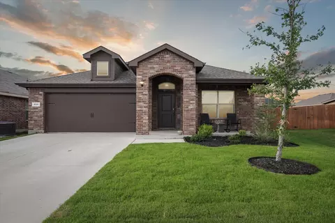 404 Huntsman Ln, Fort Worth, TX 76131