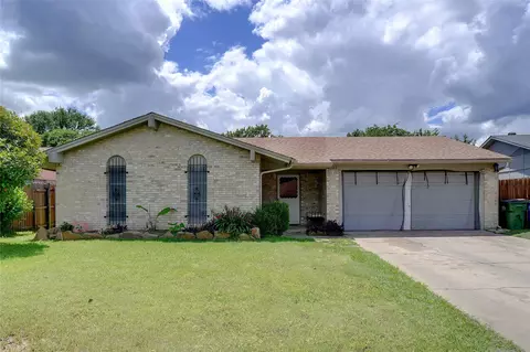 4613 Navajo Trl, Balch Springs, TX 75180