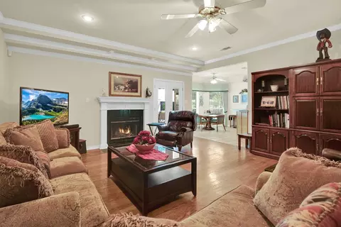 65 Shawnee Cir, Denison, TX 75020