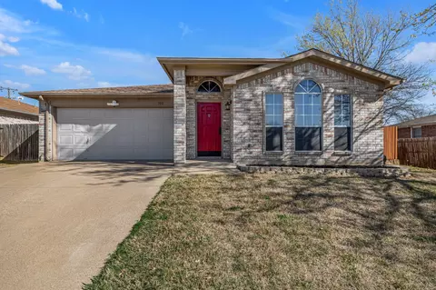 703 Valley Spring Dr, Arlington, TX 76018