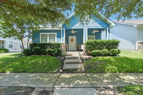 10957 Colonial Heights Ln, Fort Worth, TX 76179