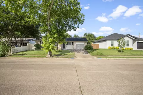 6341 Leaning Oaks St, Dallas, TX 75241