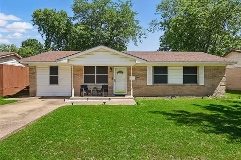 2433 Loyce Dr, Mesquite, TX 75149