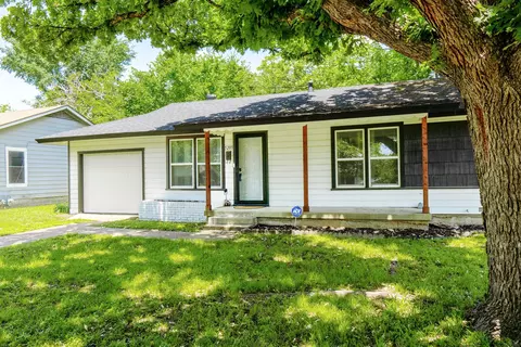 5205 Stephanie Dr, Haltom City, TX 76117