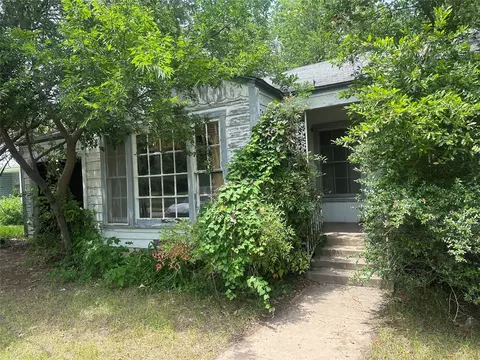 3705 Ellsmere Ct, Fort Worth, TX 76103