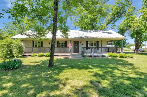 836 Silver Creek Rd, Azle, TX 76020