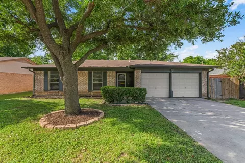 6032 Highcrest Dr, Watauga, TX 76148
