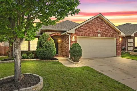 2352 Clairborne Dr, Fort Worth, TX 76177