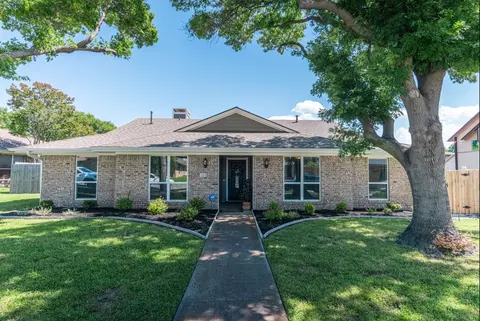 1804 Kensington Dr, Carrollton, TX 75007
