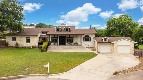 734 Monssen Pkwy, Dallas, TX 75224