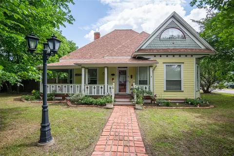 306 College St, Red Oak, TX 75154