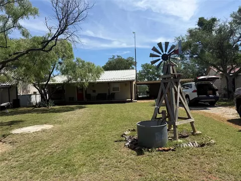 10141 Cliff Dr, Brownwood, TX 76801