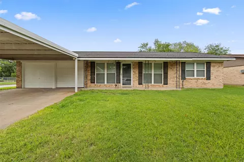 301 S Rita St, Lacy Lakeview, TX 76705
