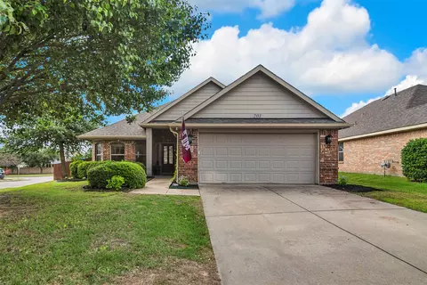 201 Villanova Dr, Van Alstyne, TX 75495