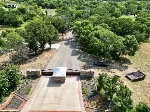 2047 Woodland Rd, Weatherford, TX 76088