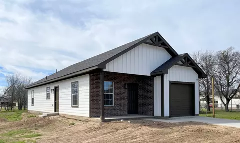 812 SE 15th St, Mineral Wells, TX 76067