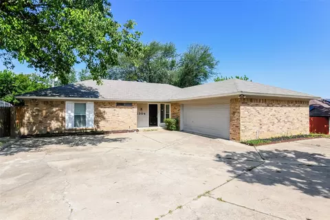 5304 Weddington Ct, Fort Worth, TX 76133