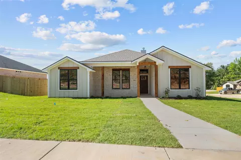 16509 Crossing Cir, Lindale, TX 75771