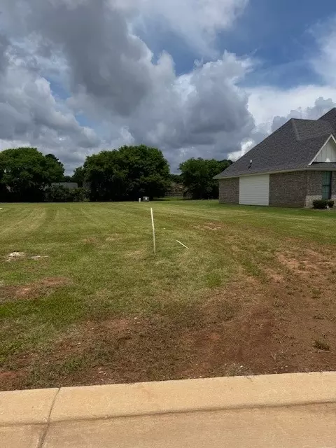 323 Newport Ln, Benton, LA 71006
