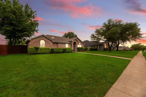 1318 Meadow Creek Dr, Lancaster, TX 75146
