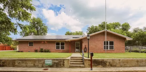405 W Neely Ave, Comanche, TX 76442