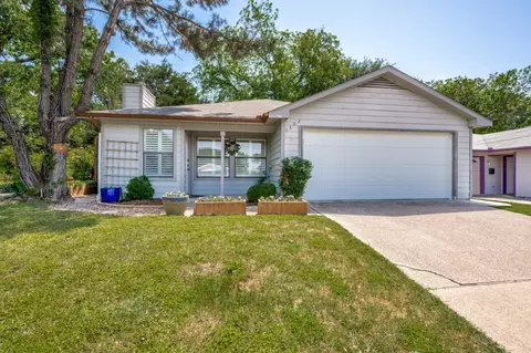 1502 Denton Dr, Carrollton, TX 75006