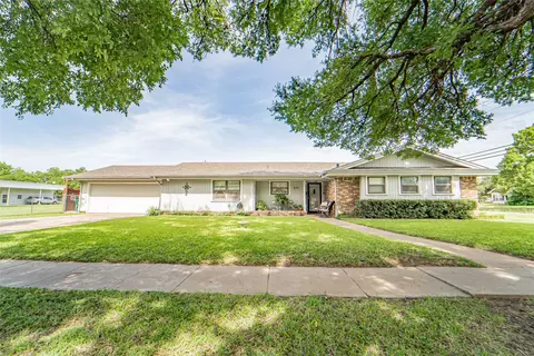 831 Plum St, Graham, TX 76450
