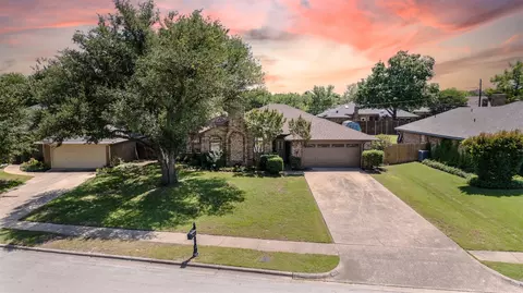 409 Heneretta Dr, Hurst, TX 76054