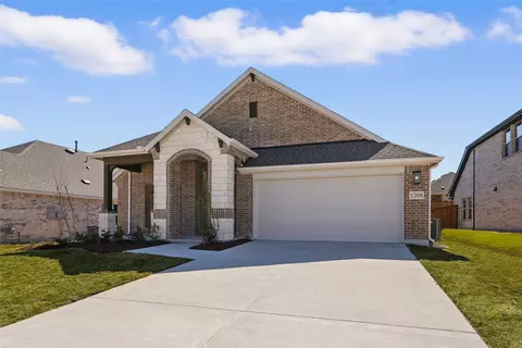 1215 Stockton Ln, Red Oak, TX 75154