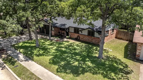 45 Coffee Tavern Rd, Bedford, TX 76022