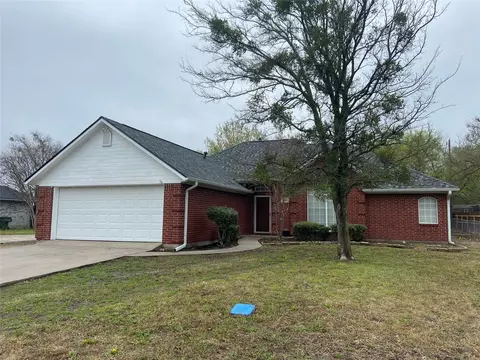 1102 N Main St, Leonard, TX 75452