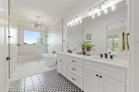 Bath - 582 Oak Point Dr, May, TX 76857 photo 2 of 5