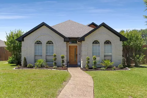 4005 Province Dr, Carrollton, TX 75007