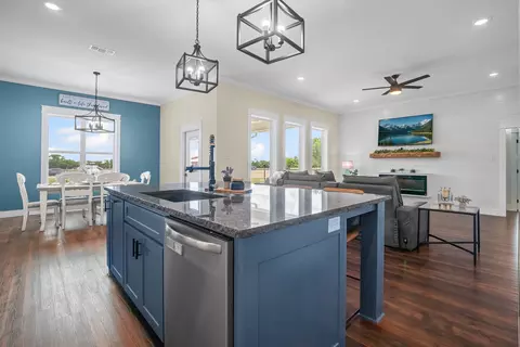 174 Rs County Road 3160, Emory, TX 75440