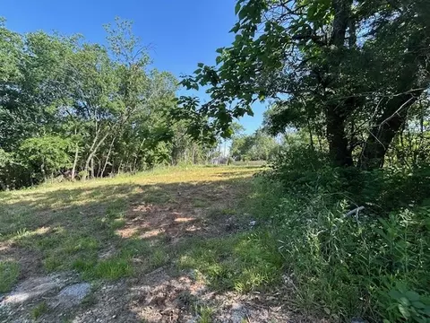 716 W Parnell St, Denison, TX 75020