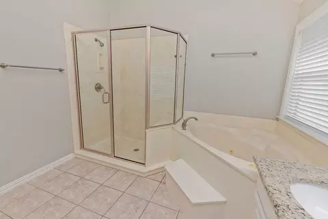 Bath - 1501 Milla Ct, Euless, TX 76039 photo 2 of 3