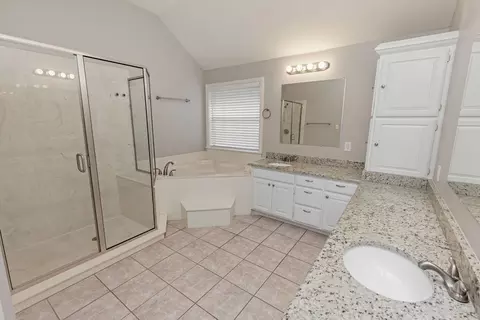 Bath - 1501 Milla Ct, Euless, TX 76039 photo 1 of 3