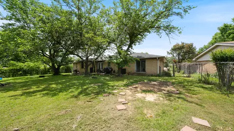 Exterior - 413 E 9th St, Kaufman, TX 75142 photo 6 of 6