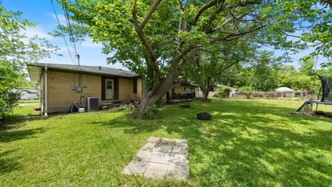 Exterior - 413 E 9th St, Kaufman, TX 75142 photo 5 of 6