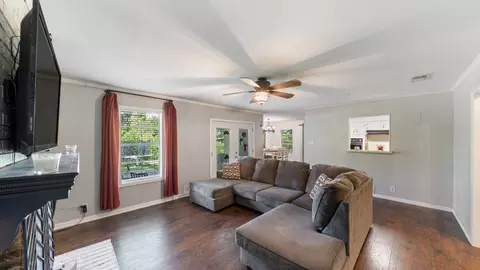 Living - 413 E 9th St, Kaufman, TX 75142 photo 1 of 1
