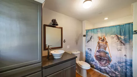 Bath - 413 E 9th St, Kaufman, TX 75142 photo 2 of 2
