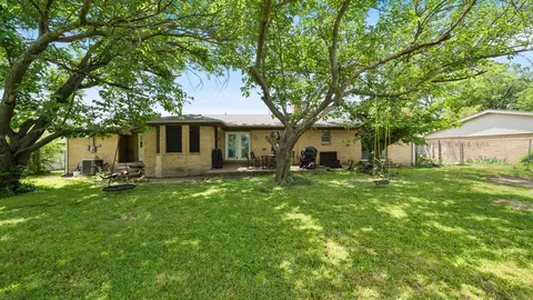 Exterior - 413 E 9th St, Kaufman, TX 75142 photo 4 of 6