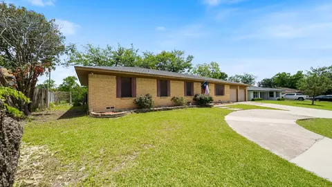 Exterior - 413 E 9th St, Kaufman, TX 75142 photo 2 of 6
