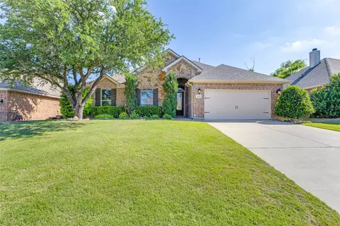 11009 Silver Horn Dr, Fort Worth, TX 76108