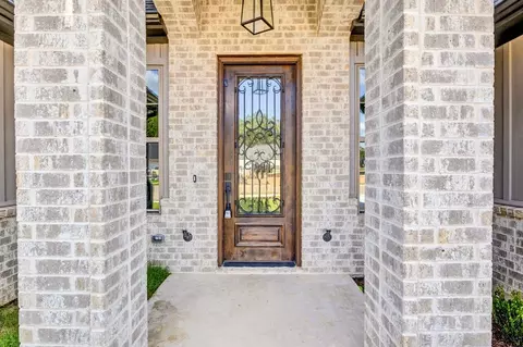 Entry Way - 2010 Locklear Ln, Tyler, TX 75703 photo 1 of 3