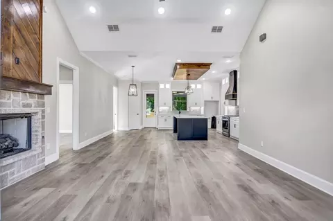 Living - 2010 Locklear Ln, Tyler, TX 75703 photo 1 of 4