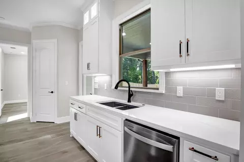 Kitchen - 2010 Locklear Ln, Tyler, TX 75703 photo 4 of 6
