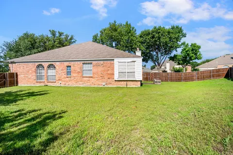 1325 Bentley Dr, Carrollton, TX 75006
