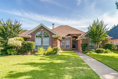 601 Natchez Ct, Hurst, TX 76054