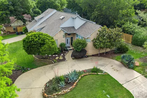 844 Woodridge Dr, Fort Worth, TX 76120